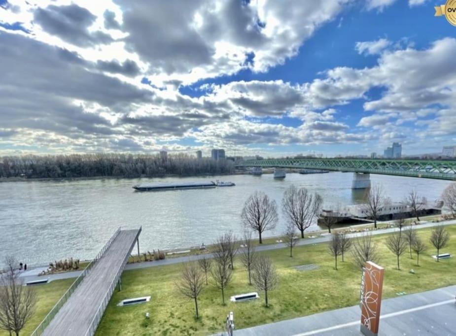 Eurovea Cozy Studio Leilighet Bratislava Eksteriør bilde
